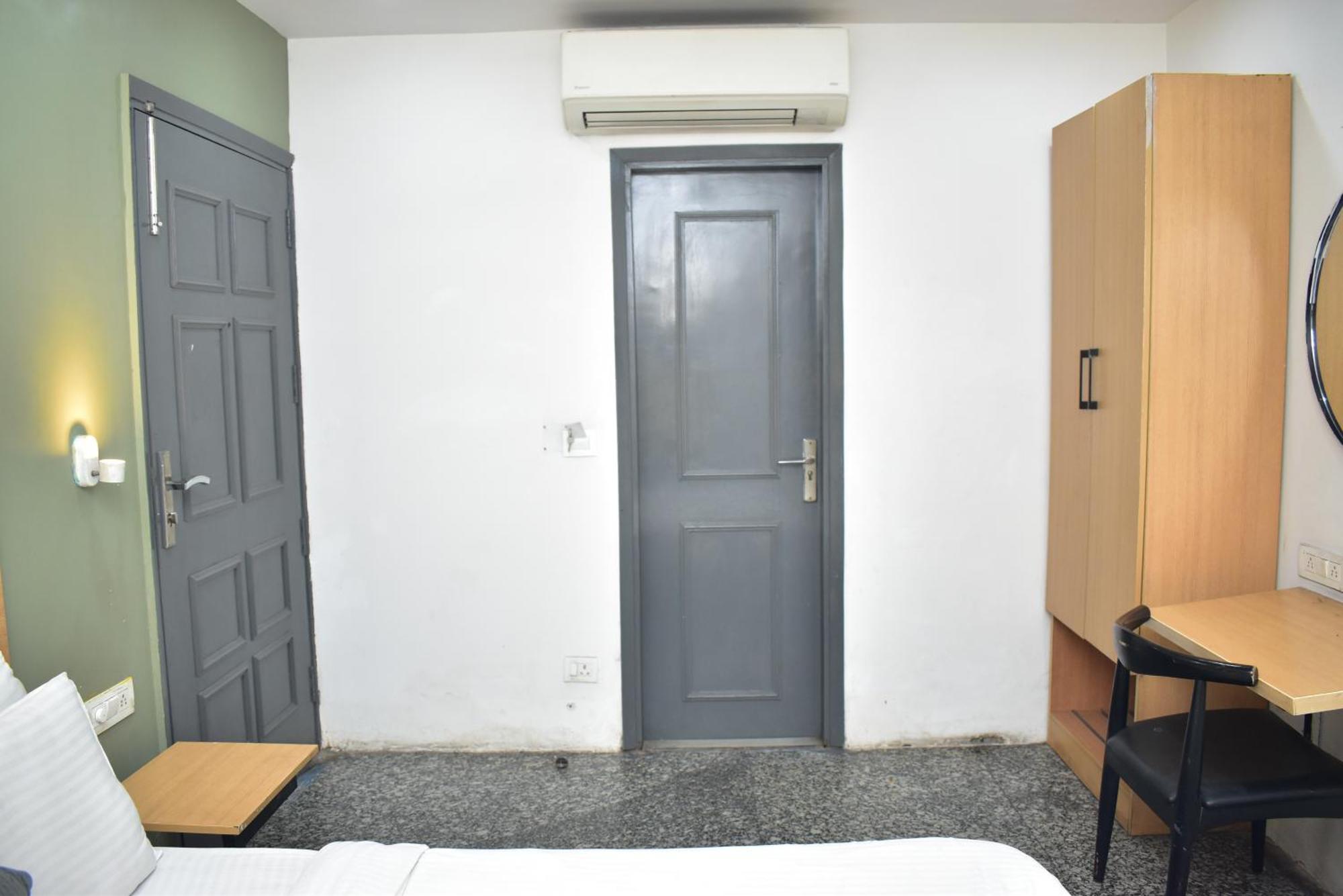 Hotel Golden Saffron By Qotel-Punjabi Bagh 뉴델리 외부 사진