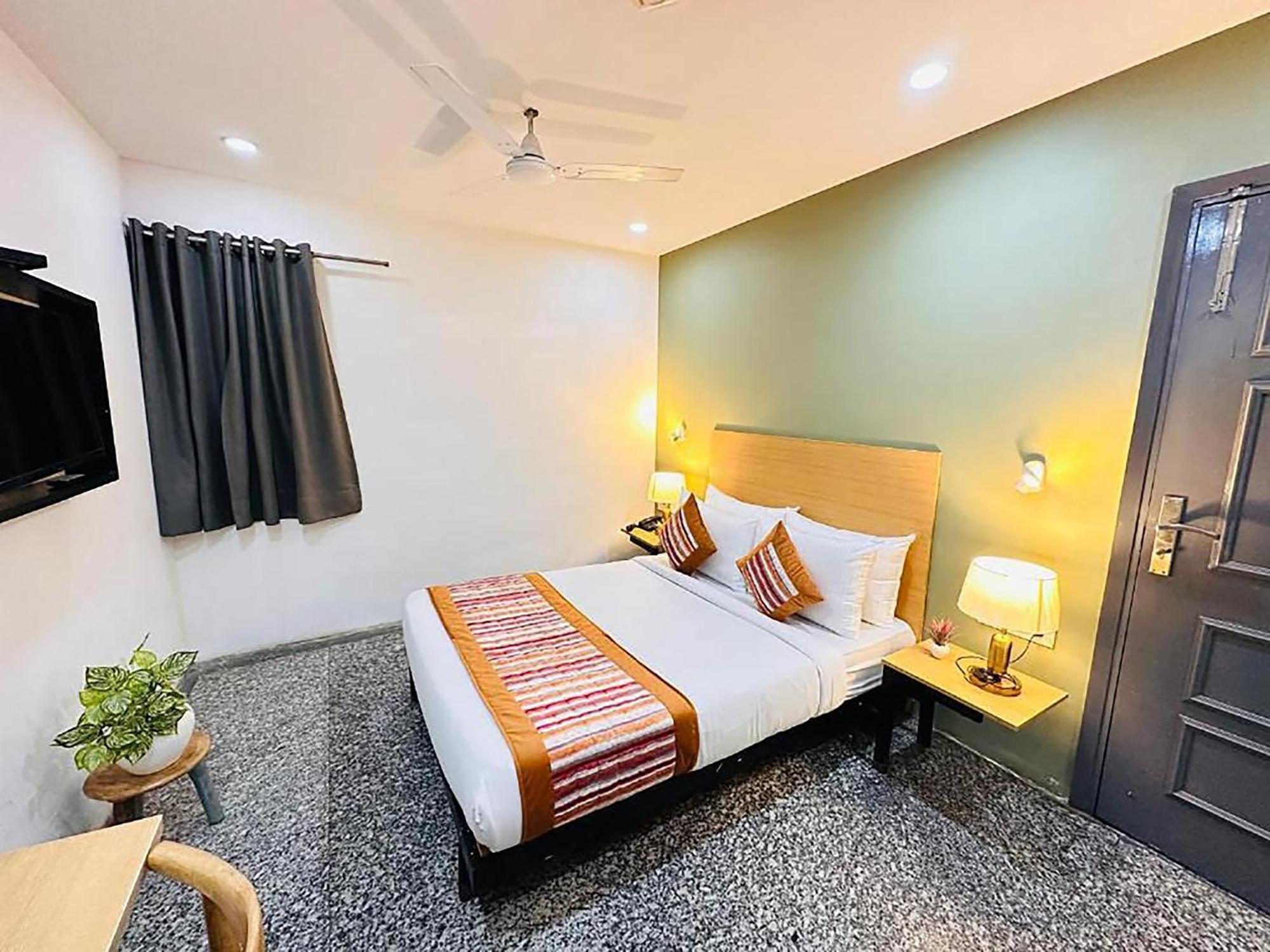 Hotel Golden Saffron By Qotel-Punjabi Bagh 뉴델리 외부 사진