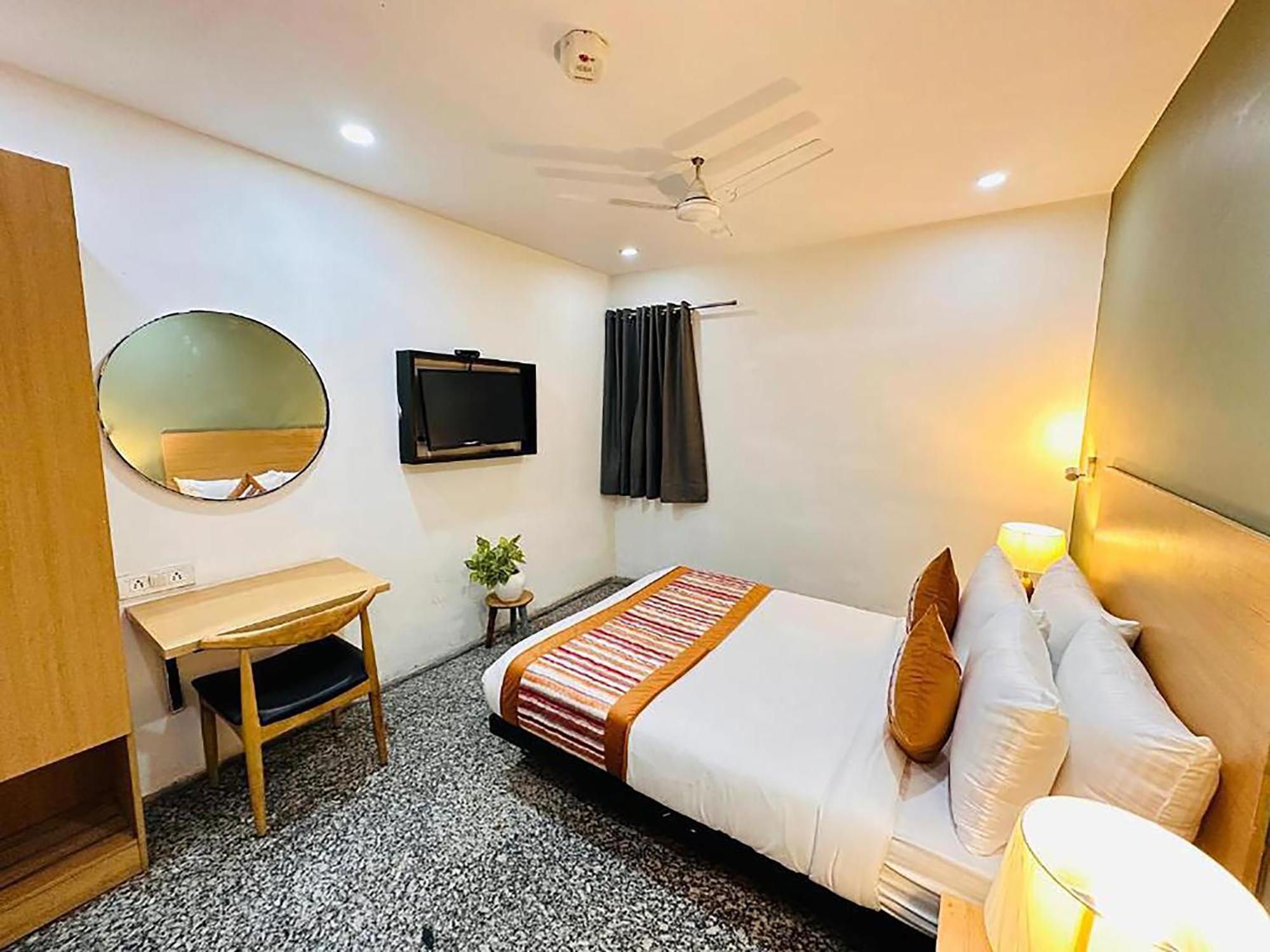 Hotel Golden Saffron By Qotel-Punjabi Bagh 뉴델리 외부 사진